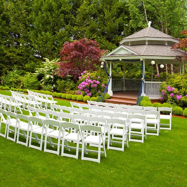 puedes alquilar baños portátiles para tu boda a través de baños de renta para fiestas